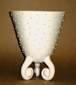 "V Shaped Slipcast Pot With Feet"